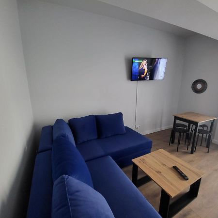 Nest Niebieski Zator Luaran gambar