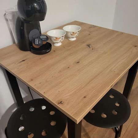 Nest Niebieski Zator Luaran gambar