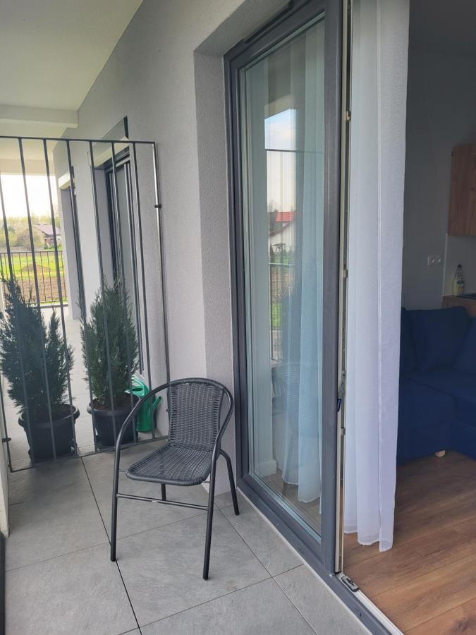 Nest Niebieski Zator Luaran gambar
