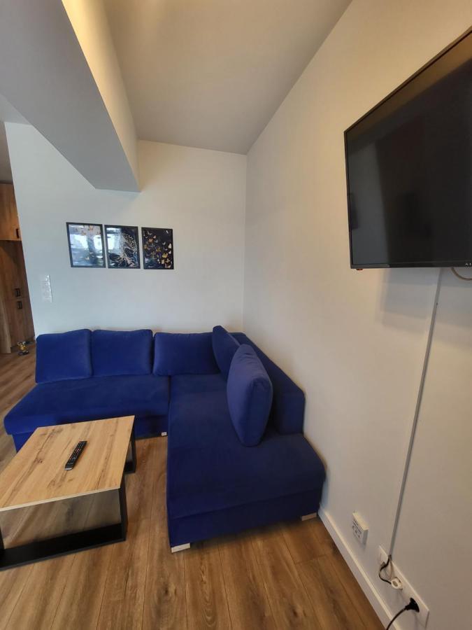 Nest Niebieski Zator Luaran gambar